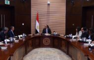 رئيس الوزراء يلتقي مسئولي شركة 