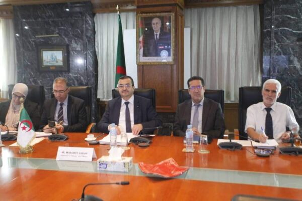 وزير الطاقة الجزائري يبحث مع مؤسسات روسية منجمية تجسيد مشاريع البحث والاستكشاف