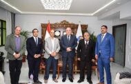 محافظ قنا يناقش الرئيس التنفيذى والعضو المنتدب لشركة النهضة للصناعات سبل تشغيل خط انتاج RDF الوقود البديل لمصانع الأسمنت