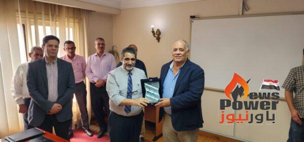 الحديثة لمشتقات الغاز تكرم ايهاب مصطفي مدير عام الشئون الإدارية بمناسبة بلوغه سن التقاعد