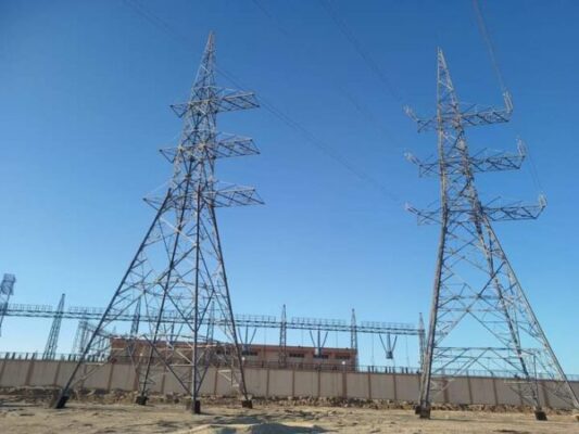 بالصور .. ميجا للانشاء والصناعة تنجح في شد وتعدية الموصلات للطريق الدولي الساحلي تفريعة دمياط