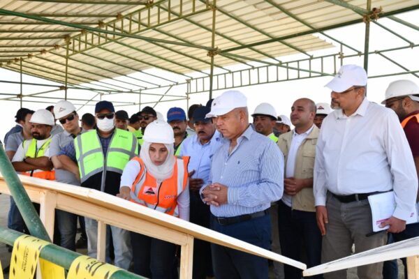 بالصور .. وزير النقل يتفقد مواقع العمل بمشروع الخط الأول من شبكة القطار الكهربائى السريع