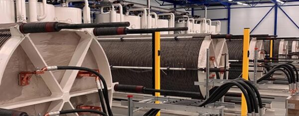 هيتاشي إنرجي تزود أول مصنع للهيدروجين الأخضر في العالم بنظام كهربائي لتسخين الصلب قبل درفلته