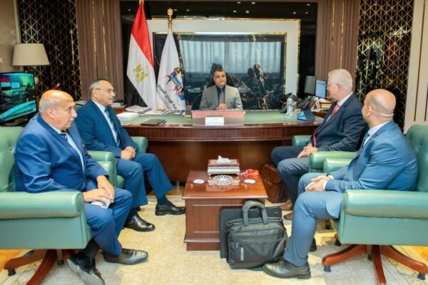 وزير الدولة للإنتاج الحربي يستقبل ممثلي رينيرجي جروب بارتنرز لمتابعة الموقف التنفيذي لمشروع إنشاء محطة إنتاج الطاقة الكهربائية من المخلفات بأبو رواش