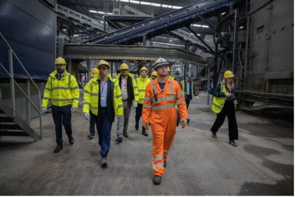 الفالح : مشروعا سابك والفنار يعكسان وصول الشركات السعودية للريادة العالمية