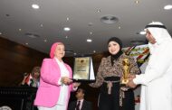 منح الدكتورة ايمان حسين بشركة بتروجت درع التميز خلال فعاليات المؤتمر الثقافي العربي الدولي للقبائل