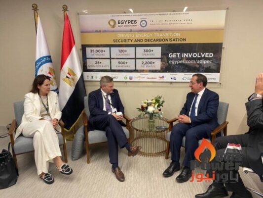 الملا يبحث مع بريتش بتروليم البريطانية خططها الاستثمارية في مصر