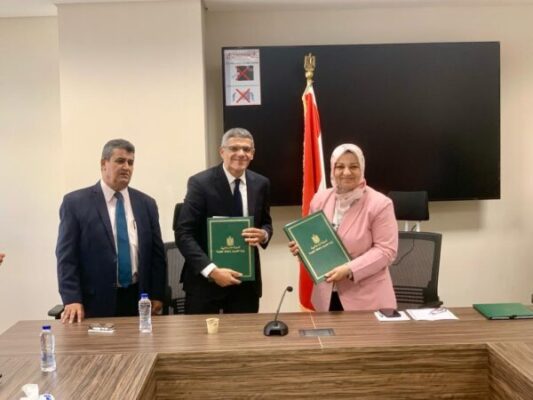 صور حصرية لحفل توقيع نقل الكهرباء مع تحالف جيزة باور للصناعة - النماء عقد إحلال جزء من الكابل المزدوج المعتمدية - برقاش جهد 66 ك.ف