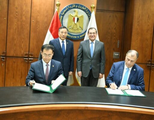 هيئة البترول وشمال أبوقير يوقعان مذكرتي تفاهم مع مؤسسة الطاقة الصينية في مجال الطاقة الخضراء