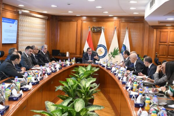 الملا يرأس اجتماع اللجنة العليا للمسئولية المجتمعية بقطاع البترول