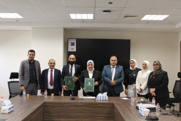 نقل الكهرباء توقع مع شركة MAN عقدا بقيمة 105 مليون جنيه لتفريع الطاقة الشمسية بكوم أمبو