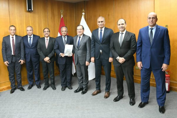 الملا يستقبل وفداً من شركة تى سى أى سنمار الهندية للكيماويات