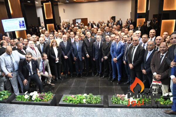 الملا يوجه التحية للعاملين بقطاع البترول ويقول أنهم ساهموا فى تطوير وتحديث القطاع باختلاف مستوياتهم