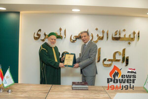 البنك الزراعي المصري ومؤسسة مصر الخير يبحثان تعزيز التعاون لتوزيع رؤوس الماشية على الشباب والأسر الأكثر احتياجاً في الريف