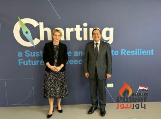 الملا يبحث التوسع فى إنتاج الطاقة الخضراء مع نائبة وزير الطاقة اليونانى