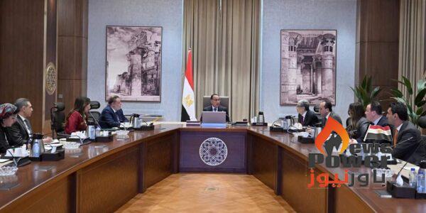 مدبولي يستعرض موقف مشروعات الطاقة المتجددة وسبل زيادة مساهمتها في مزيج الطاقة