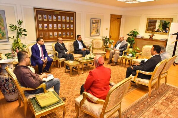 محافظ أسيوط يستقبل رئيس مجلس إدارة شركة النيل لتسويق البترول لبحث سبل التعاون والمشاركة المجتمعية ويوجه الشكر على دعمهم للقطاع الصحي بالمحافظة