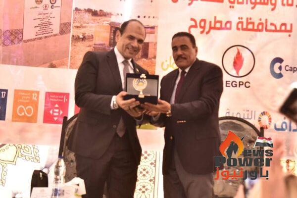 محافظ مطروح يقدم الشكر لوزارة البترول لدعمها في المشاركة المجتمعية الفاعلة للمجتمعات المحلية خاصة بقريتى جلال وسوانى سمالوس بالضبعة