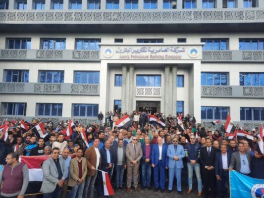 المهندس حسام شوقى رئيس شركة العامرية لتكرير البترول يقود مسيرة من العاملين للمشاركة في الانتخابات
