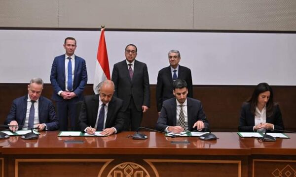 بسعة 1.1 جيجاوات : مدبولى يشهد مراسم توقيع اتفاقية حق الانتفاع مع حسن علام القابضة لمشروع إنتاج طاقة الرياح بـ 