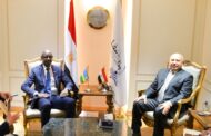 وزير النقل يلتقي سفير رواندا بالقاهرة لبحث سبل التعاون في مجالات النقل المختلفة