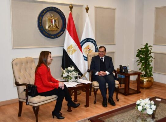 خلال لقاءه برئيسة شركة إيناب سيبترول التشيلية .. الملا يوكد علي ان الأولوية الأهم لقطاع البترول هى زيادة الانتاج المحلى من الغاز والبترول