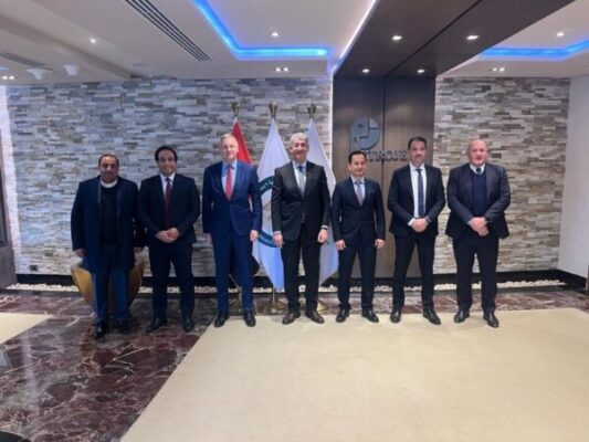 رئيس بتروجت يلتقي رئيس سيمنس الشرق الأوسط للبنية التحتية