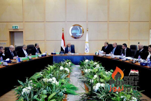 وزير النقل يترأس اجتماع الجمعية العامة للشركة القابضة لمشروعات الطرق والكباري والنقل البري