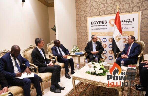 الملا يبحث مع نائب رئيس البنك الدولى للبنية التحتية التعاون فى مجال توصيلات الغاز الطبيعى