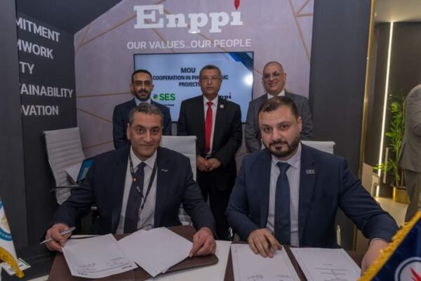 مذكرة تفاهم بين إنبى وSmart Engineering Solutions في مجال الطاقة الشمسية