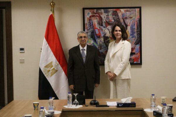 شاكر  يبحث مع النائب التنفيذى لشركة BP التعاون فى مجال الهيدروجين الاخضر