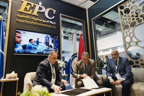 بروتوكول تعاون بين البتروكيماويات المصرية والهيئة القومية للاستشعار عن بعد