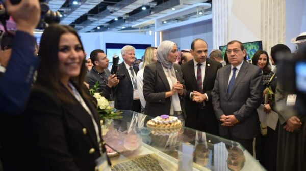 أنوبك تعرض مشروع البيوجاس بالجناح الدعائي للمسئولية المجتمعية بوزارة البترول .. والملا يثني علي تقدم الأعمال بمشروع التكسير الهيدروجيني