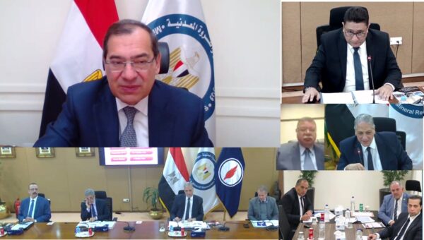 الملا يوجه بوضع خطط طموحة بدر للبترول لزيادة الإنتاج من حقل بدر-1 بالصحراء الغربية التابع لشركة بدر