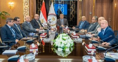 وزير الإنتاج الحربي يبحث سبل تطوير صناعة العدادات الذكية أو مسبوقة الدفع