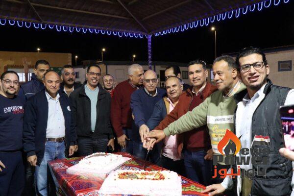 خفاجي يكرم المهندس/ ايمن كيلاني مدير عام حقول أمل للبترول بمناسبة بلوغة قمة العطاء الوظيفي