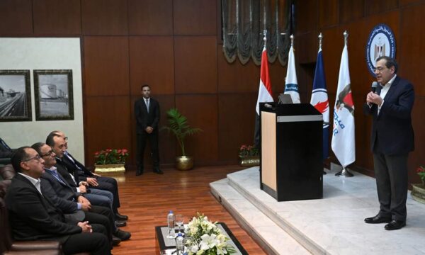 رئيس الوزراء يتفقد بدء تجارب التشغيل التجريبي لمشروع توسعات مصفاة 