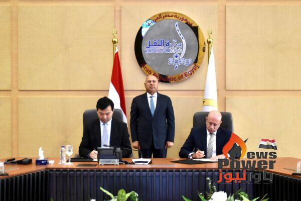 وزير النقل يشهد تعاقد شركة الملاحة الوطنية على بناء سفينتين جديدتين من أحدث سفن الصب الجاف النظيف مع ترسانة هانتونج الصينية