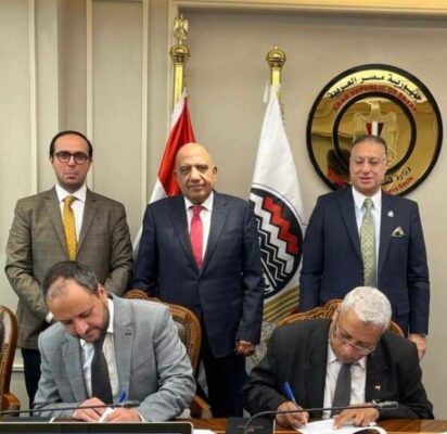 عصمت يشهد توقيع اتفاقية بين سيناء للمنجنيز و