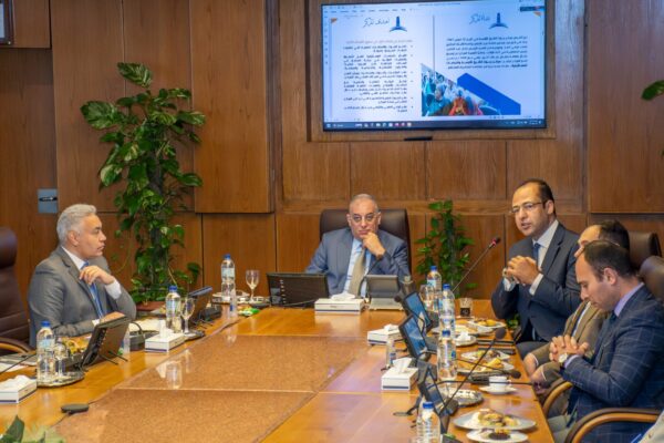 إنبي تناقش التعاون مع مركز بحوث الشرق الأوسط والدراسات المستقبلية بجامعة عين شمس