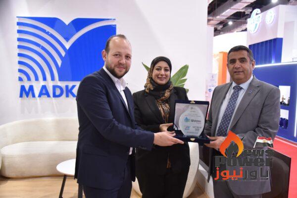 معرض watrex للبنية التحتية والمياه يهدى درع التكريم  للدكتور مصطفى  مدكور