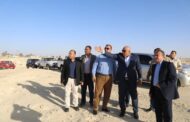محافظ الوادي الجديد يتفقد موقع محطة الطاقة الشمسية بالفرافرة بقدرة ١٠ ميجاوات