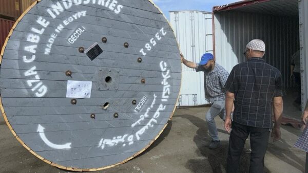 الجيزة لصناعة الكابلات تواصل توريد المهمات لمشاريع الكهرباء العاجلة بليبيا