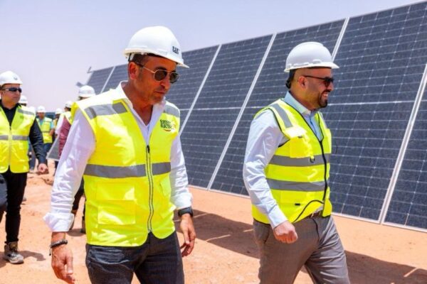 بالصور .. المهندس مدحت ماهر يتفقد مشروع الطاقة الشمسية بالسعودية بعد اقتراب تشغيله ويناقش التعاون المستقبلى مع جينكو باور