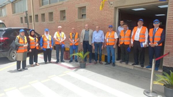 وفد من وزارة الكهرباء العراقية يزور مصنع كابلات مصر