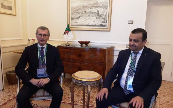 الجزائر تناقش مع «إديسون» تصدير الغاز الطبيعي لإيطاليا ودراسة إمكانية الربط الكهربائي بين البلدين