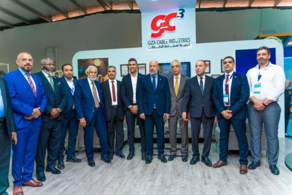 وفد ليبى رفيع المستوى يزور جناح الجيزة لصناعة الكابلات بمعرض البناء الليبى