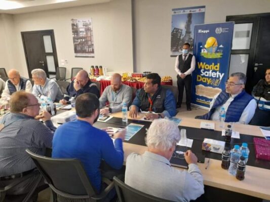 تحقيق 17 مليون ساعة عمل آمنة.. إنبي تكرم عدد من عملائها وشركائها بمشروع التكسير الهيدروجيني الخاص 