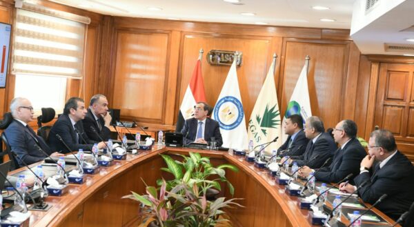 الملا يعقد اجتماع موسع مع رئيس وقيادات جاسكو لمتابعة مشروعات دعم ورفع كفاءة الشبكة القومية للغازات الطبيعية