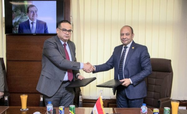 برعاية الملا .. شلاتين للثروة المعدنية توقع مع شركة غاز مصر عقد انشاء المجمع الصناعي لاستخلاص الذهب باسوان باستثمارات 100 مليون جنيه